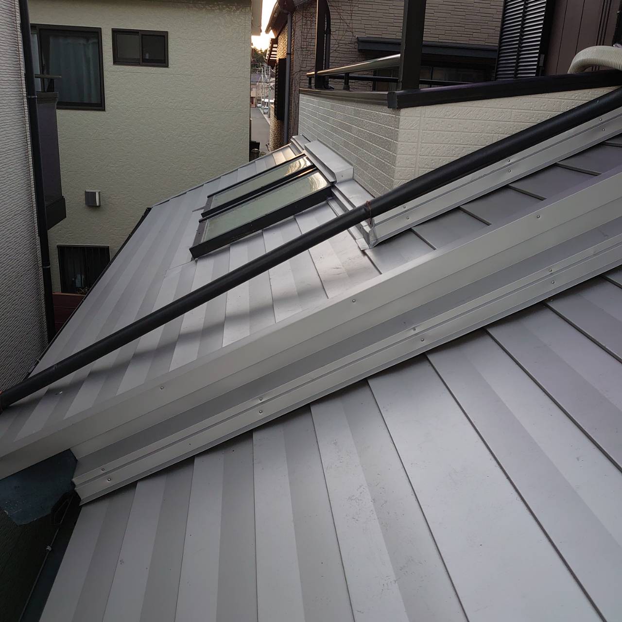 スレート瓦をガルバリウムに葺き替え