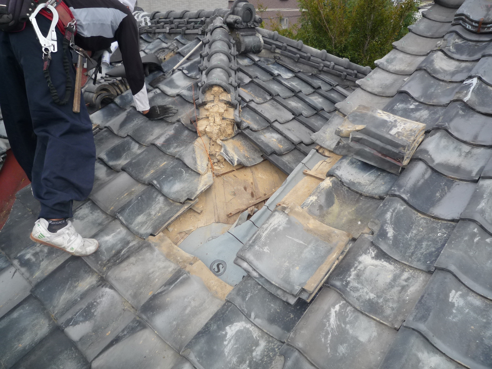 駿河区有東、瓦屋根修理