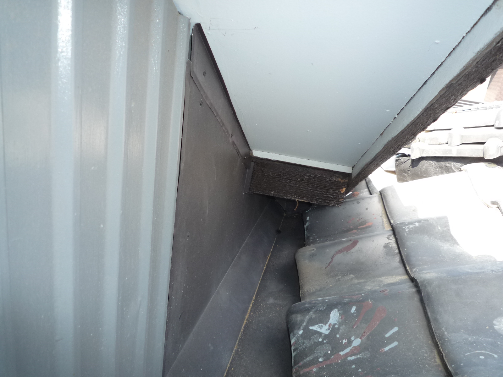 駿河区有東、瓦屋根修理