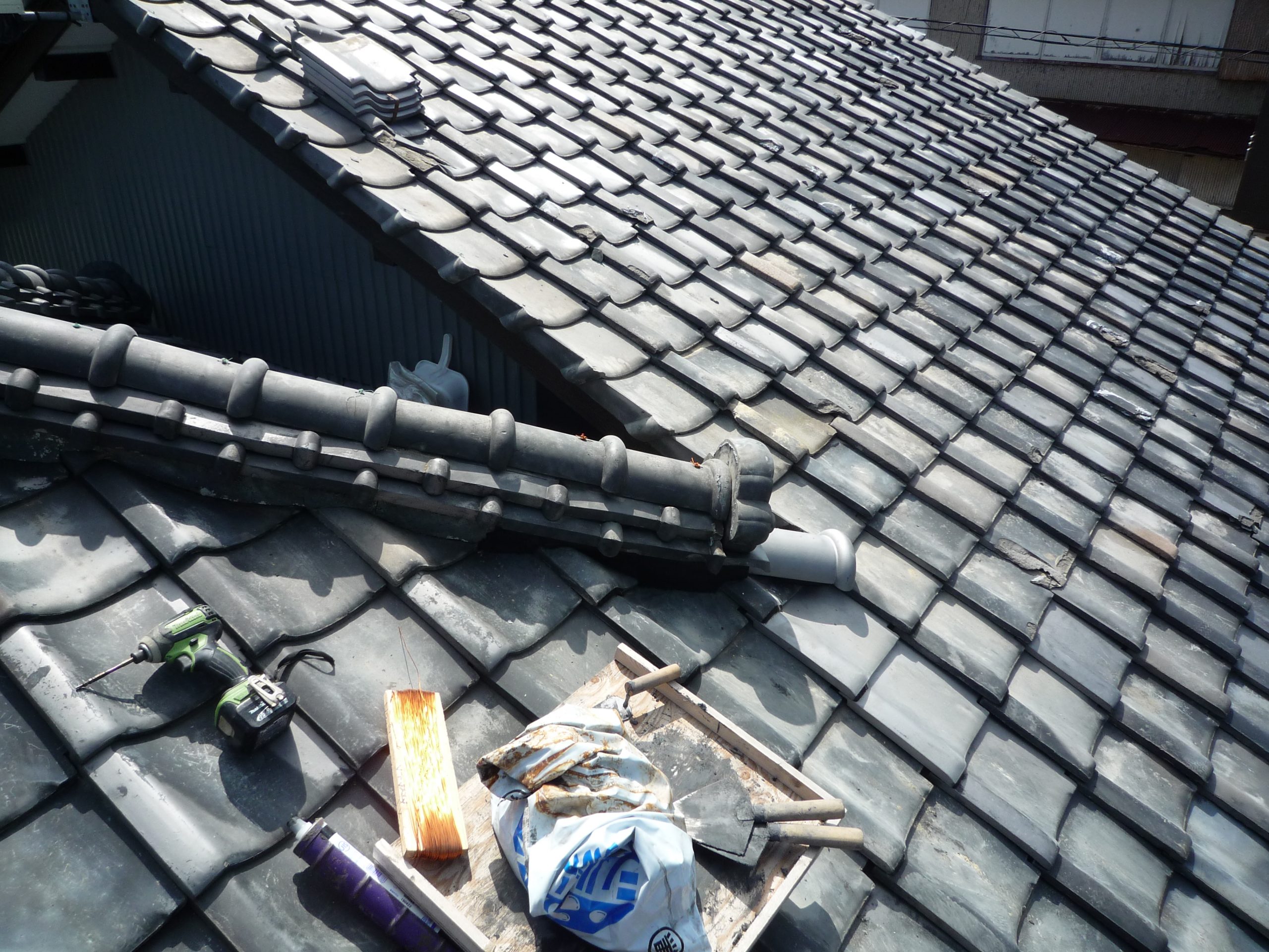 駿河区有東、瓦屋根修理