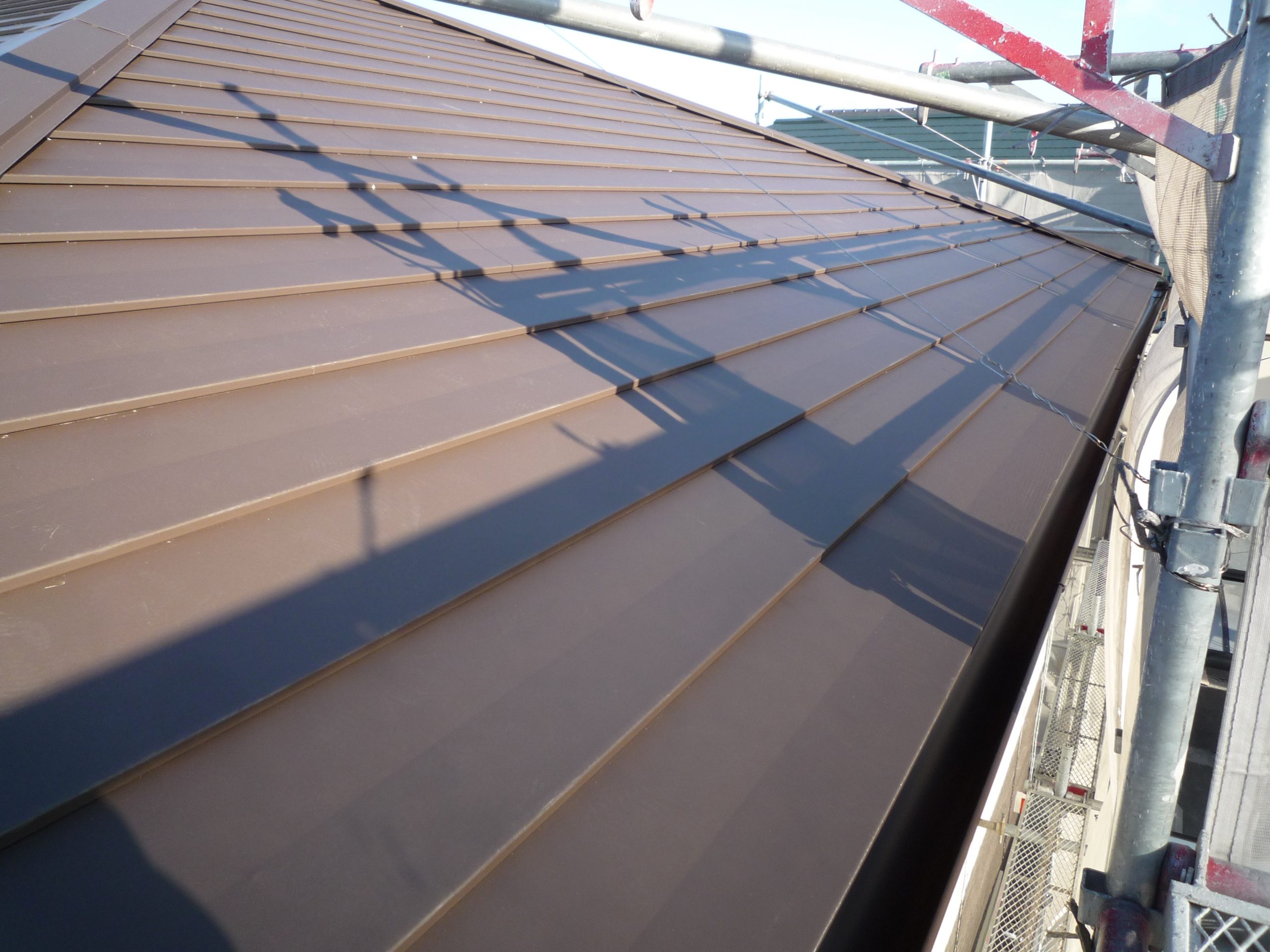 万世町で屋根ガルバリウム鋼板・カバー工法