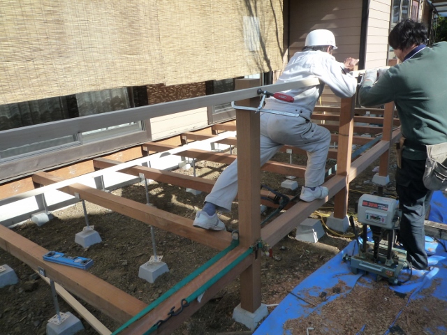 ウッドデッキ土台工事