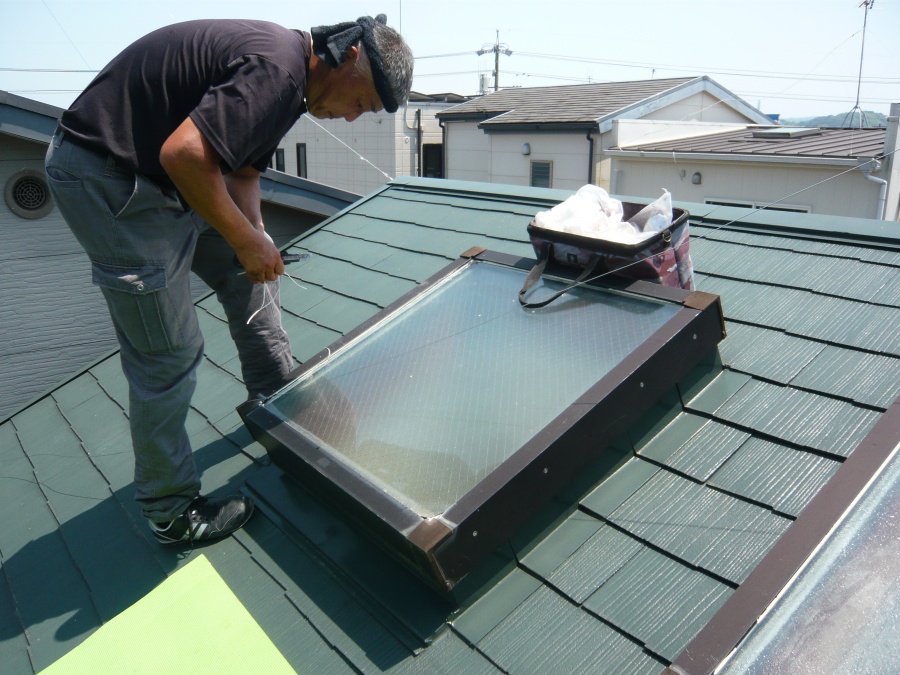 古いコーキング取る