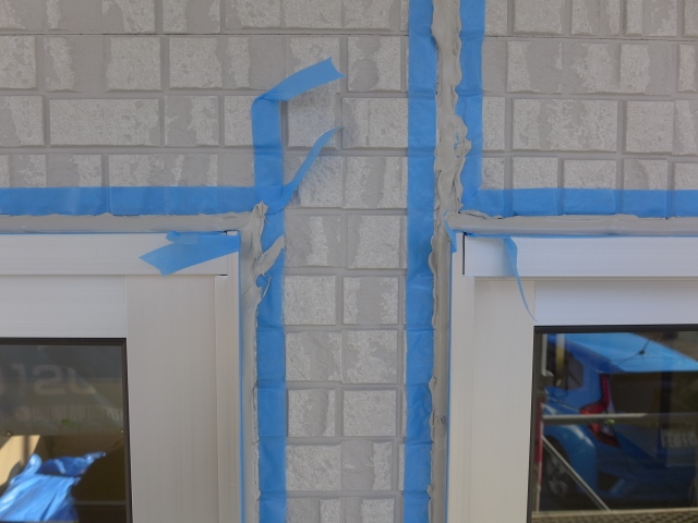 静岡市清水区三保　Ｈ様邸新築現場－２４　サイディングの板間コーキング工事