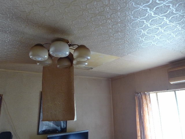 天井クロスがふやけた