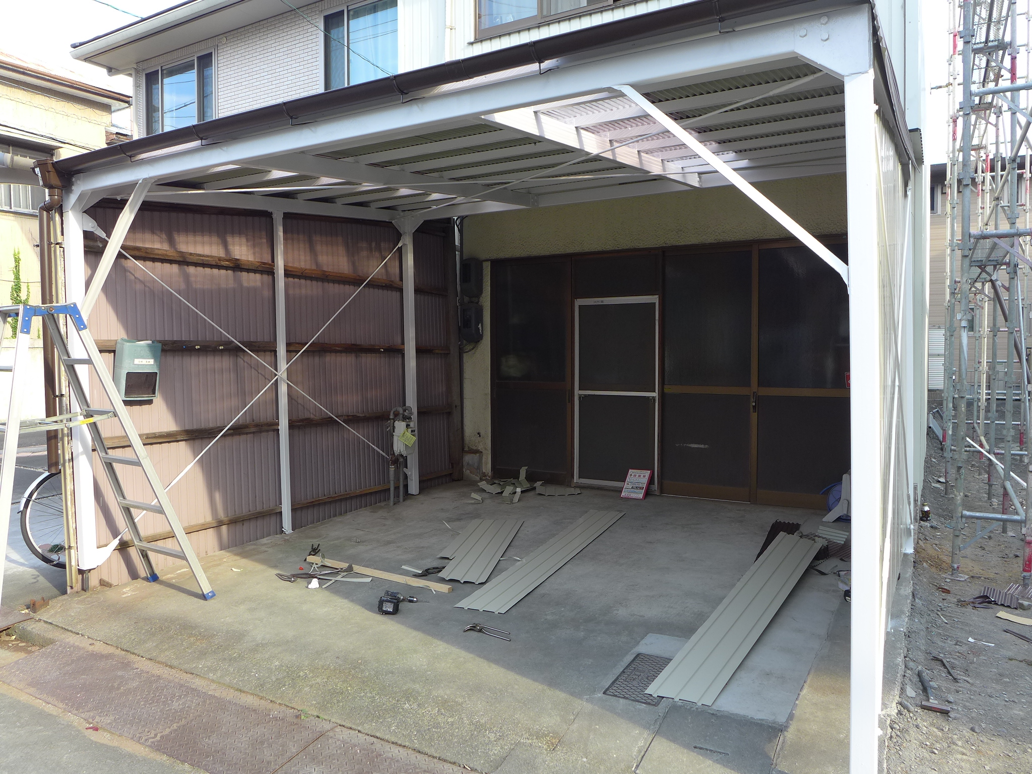 車庫の屋根と外壁工事