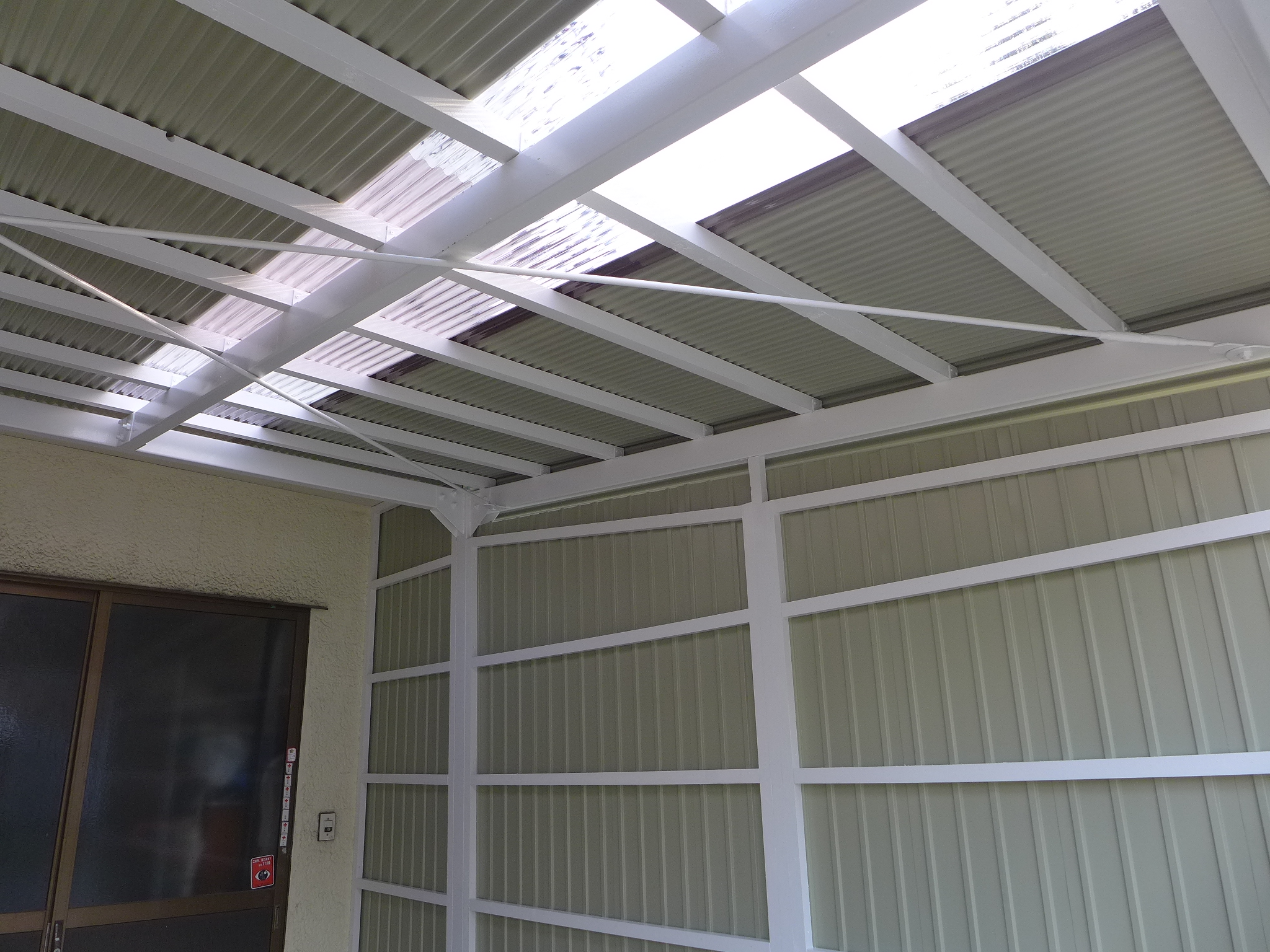 車庫の屋根と外壁工事