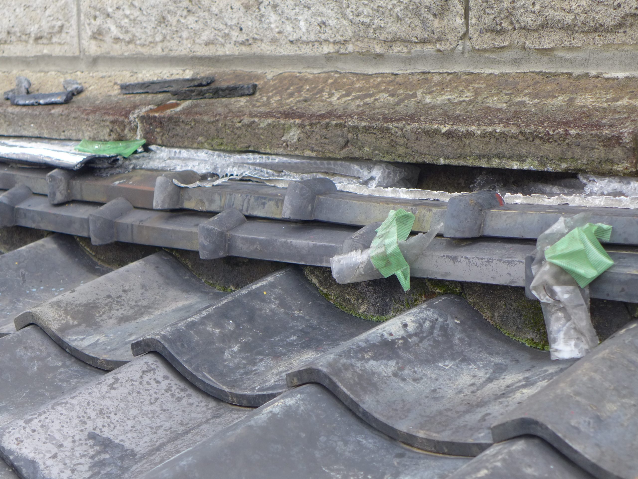 倉庫の雨漏り修理、瓦