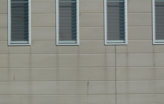 窓外壁の汚れ水切り