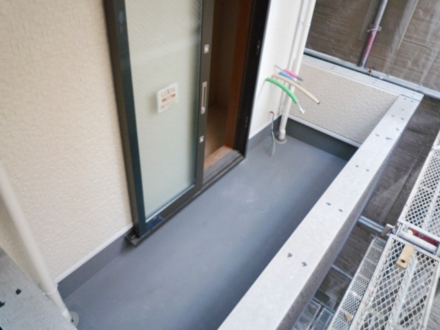 3階建てベランダ防水と外壁工事