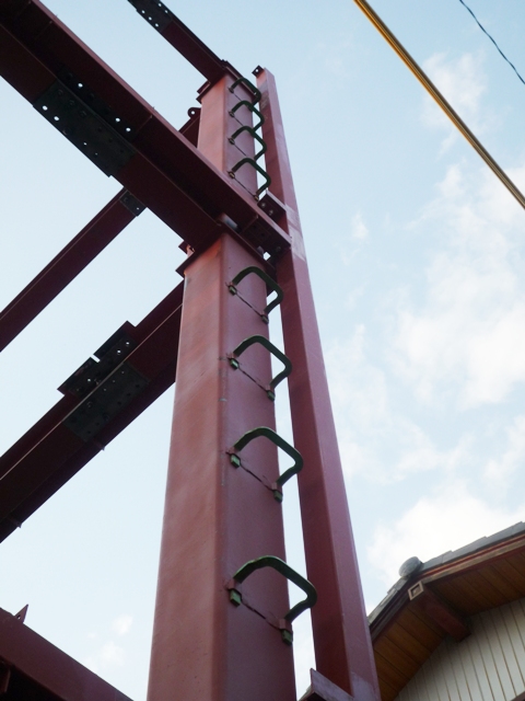 鉄骨造・屋根折半・タイトフレーム