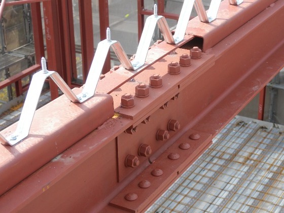 鉄骨造・屋根折半・タイトフレーム