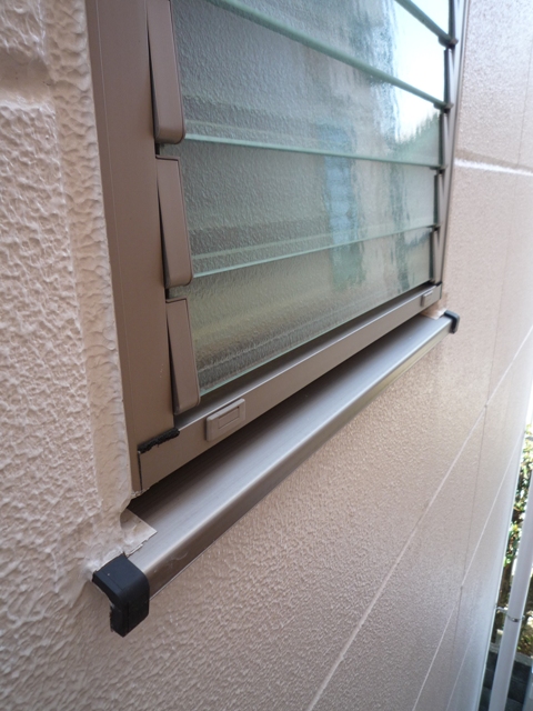 窓外壁の汚れ水切り