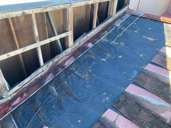 既存サイディングと化粧スレートの撤去