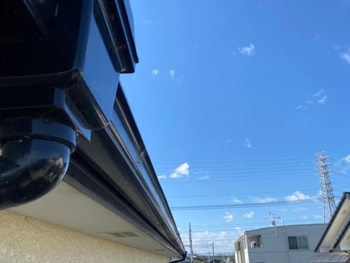 軒樋のゆがみを確認