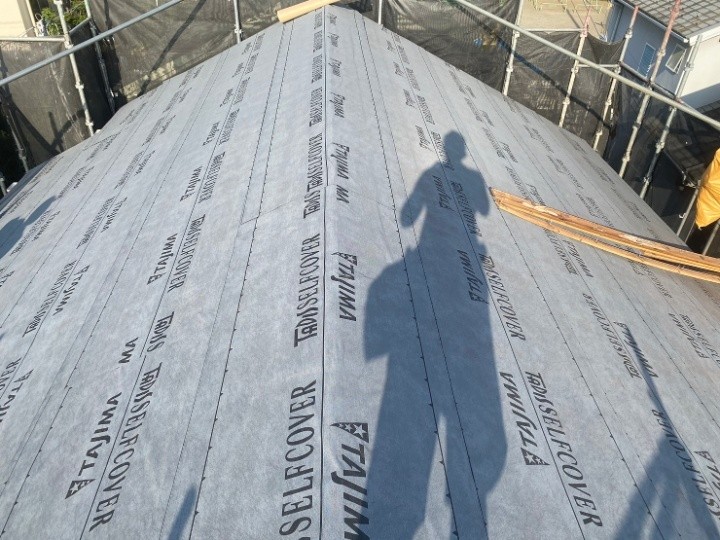 防水シート（ルーフィング）の敷設