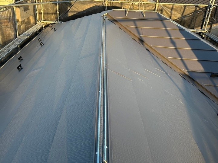 金属屋根材の取り付け