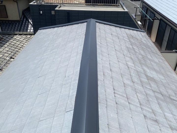 新しい棟板金の取り付け