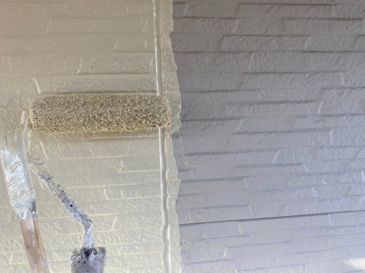 外壁塗装の下塗り作業