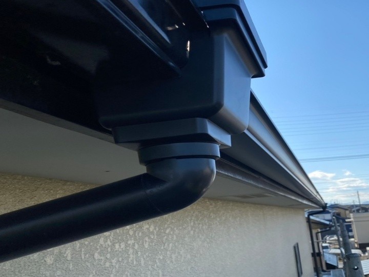 新しい雨樋の設置と接続