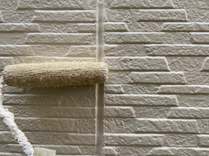 外壁塗装の中塗り・上塗り作業