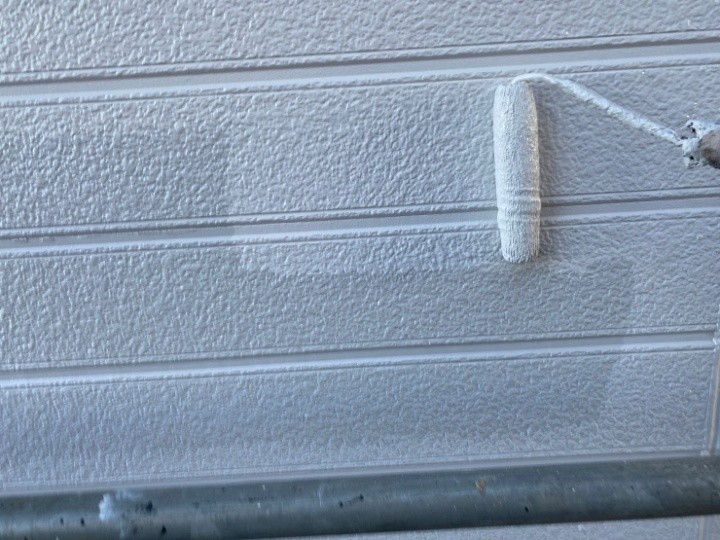 外壁塗装の中塗り上塗り作業（一層・二層）