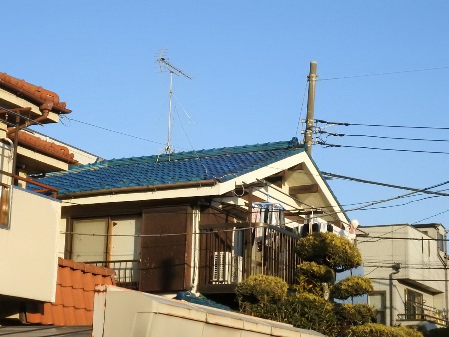 屋根の棟の漆喰剥れ調査