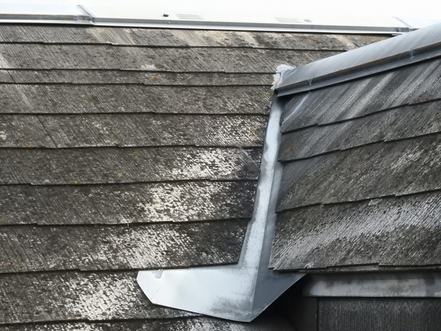 築32年のスレート屋根谷部劣化状態