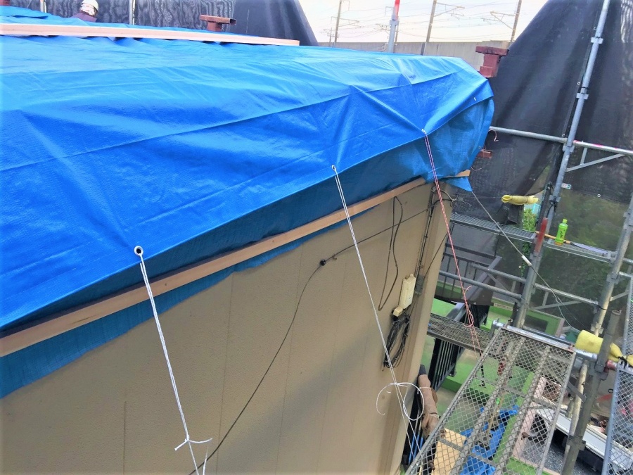 埼玉県鴻巣市トタン屋根金属で寄棟の屋根へ葺き替え