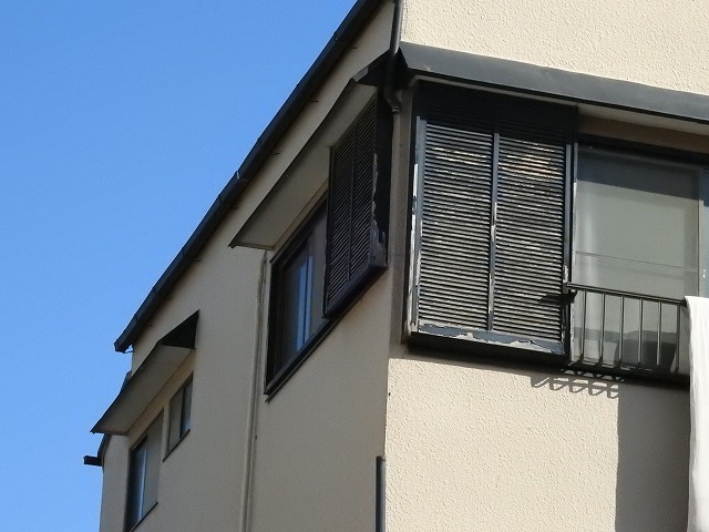 川越市下岸町台風被害竪樋外れ