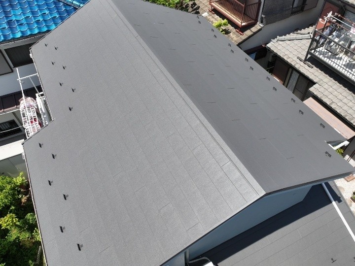 天窓を撤去してスーパーガルテクトで屋根カバー工法したお住まい