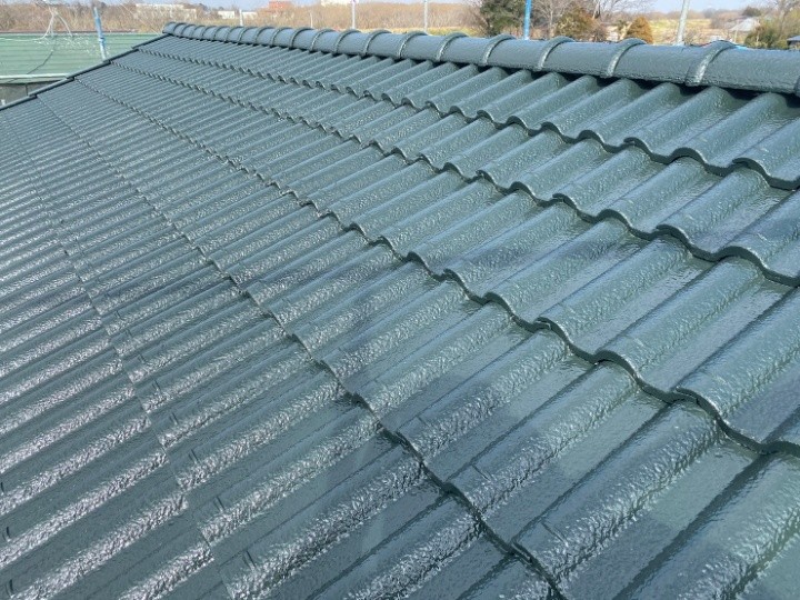 築30年セメント瓦屋根にダイナミックルーフで塗装工事したお住まい