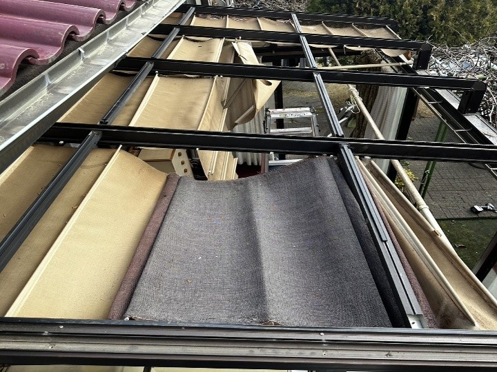 既存ポリカを撤去して骨組み確認