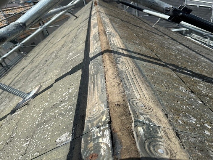 棟板金撤去後の屋根