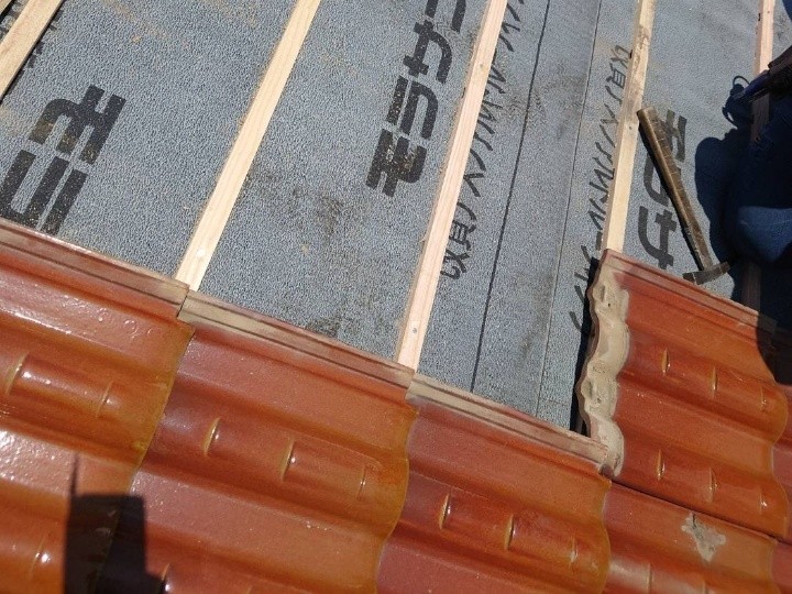 桟木の取り付けと瓦の復旧