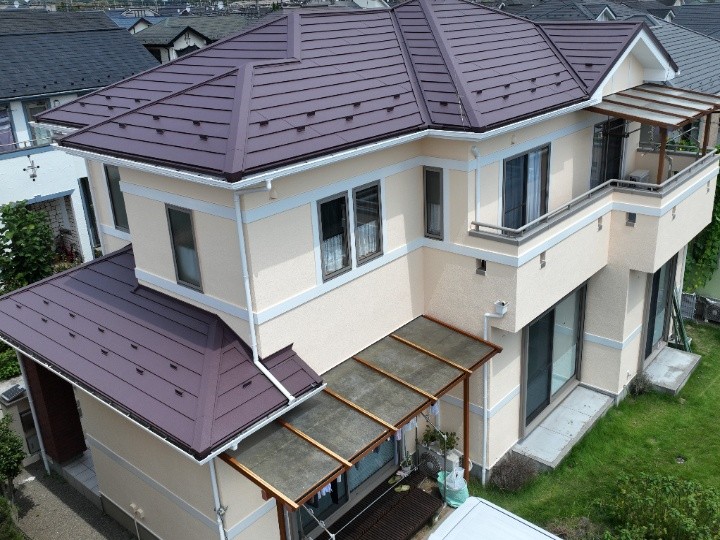築20年住宅へ「スーパーガルテクトで屋根カバー工法＋外壁塗装工事」を行い雨漏り対策
