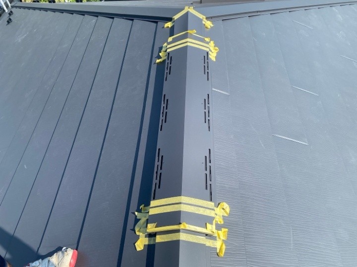 棟板金と換気棟の施工