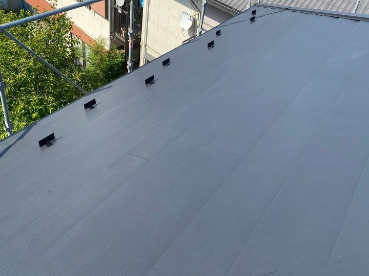 金属屋根材（スーパーガルテクト）の設置