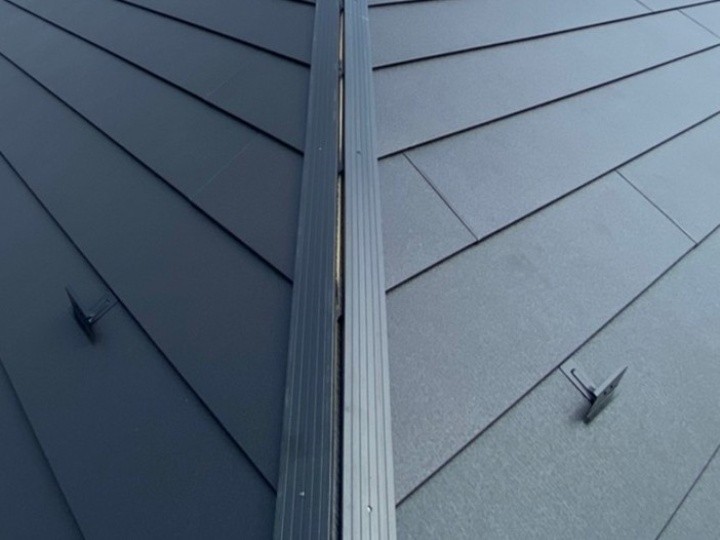 樹脂製貫板の設置と棟下地の固定