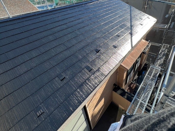 ダイナミックルーフを採用した屋根塗装工事を実施したお住まい