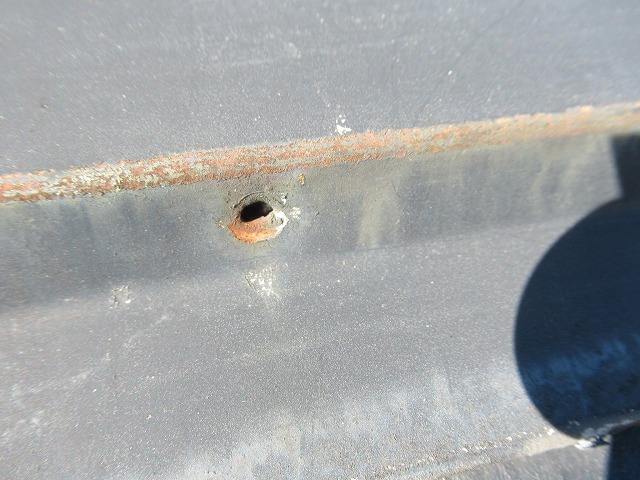 昭和町　棟板金クギ抜け