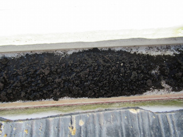 昭和町　雨樋詰まり