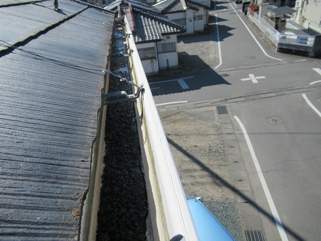 昭和町　雨樋勾配不良