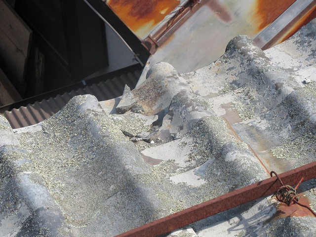 身延町　瓦割れ