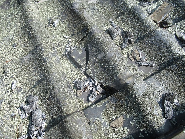 身延町　セメント瓦破損