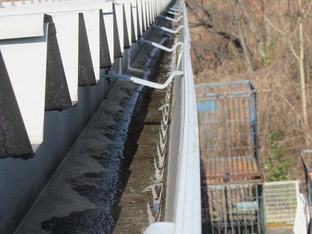 韮崎市　雨樋破損