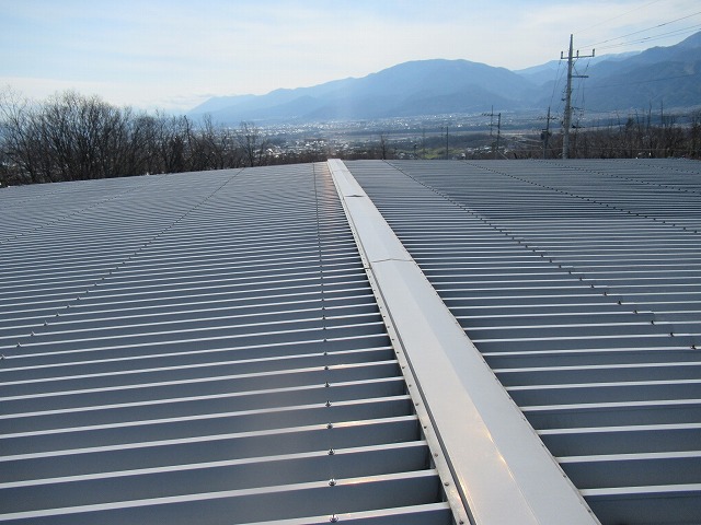 韮崎市　折半屋根の様子