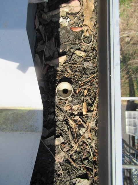 韮崎市　雨樋詰まり