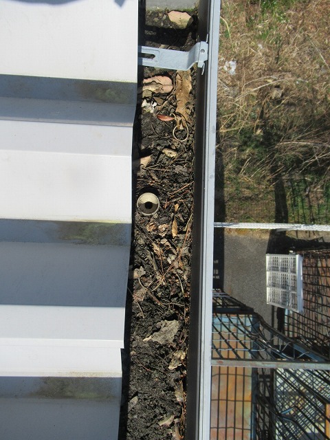 韮崎市　雨樋詰まり箇所
