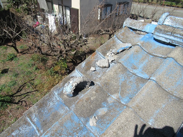 甲府市　鬼瓦破損写真